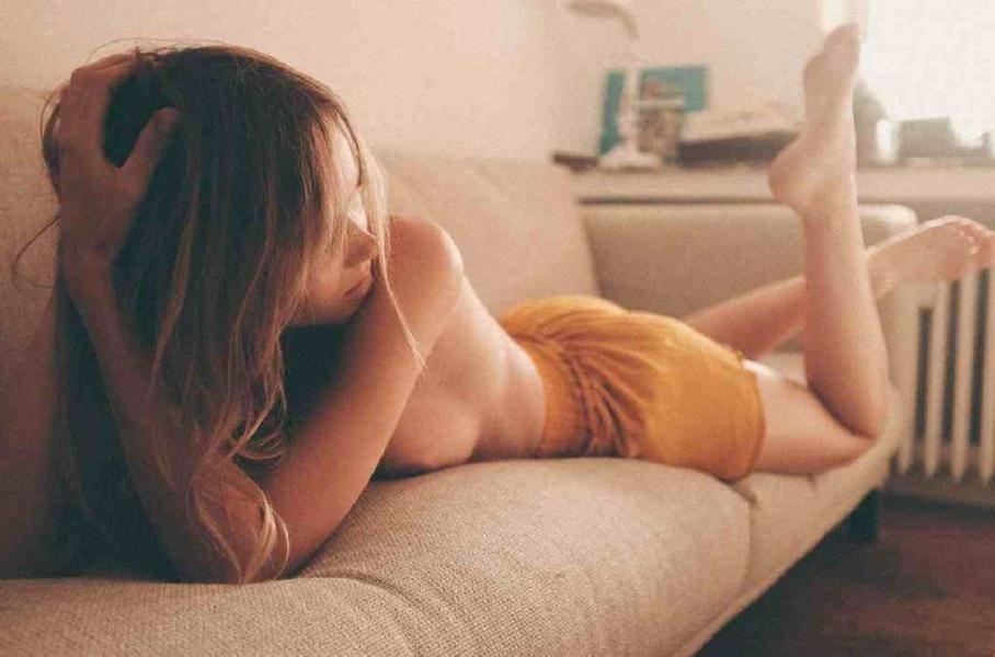 Foto sexy in topless di Julia Decker 7