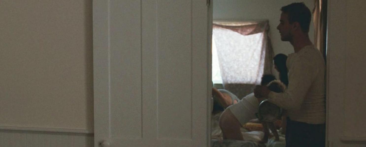 Julia Garner naakt sexy foto's 18
