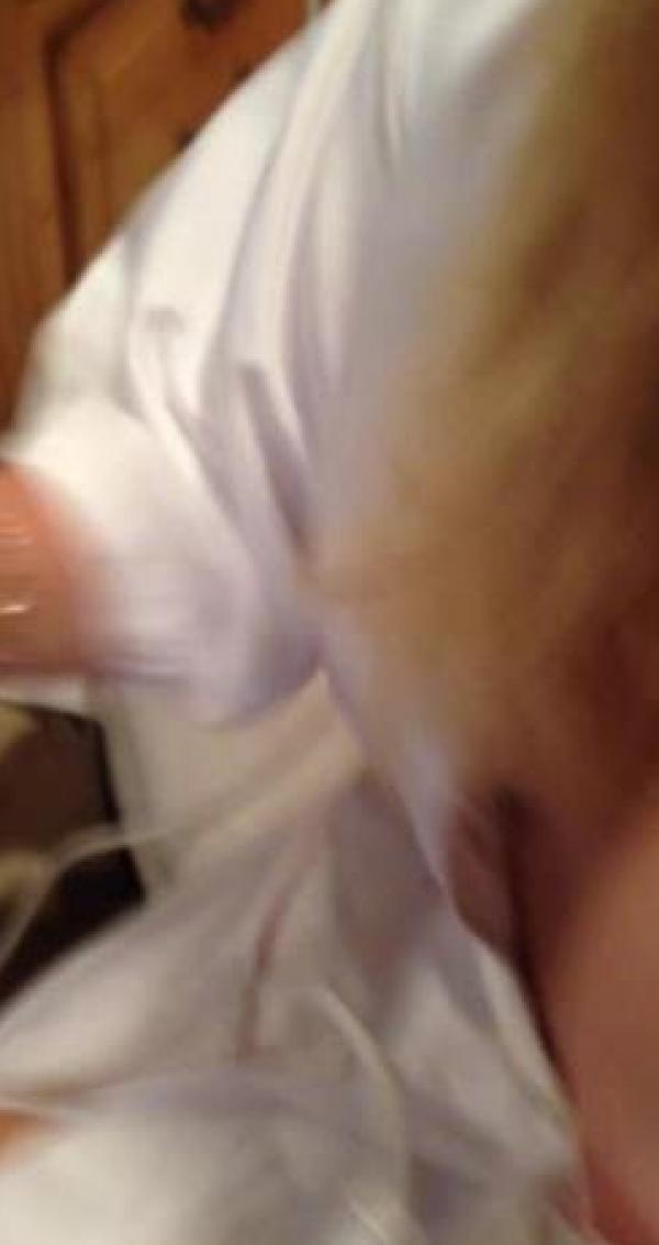 Οι φωτογραφίες του γυμνού στήθους της Kaley Cuoco 4