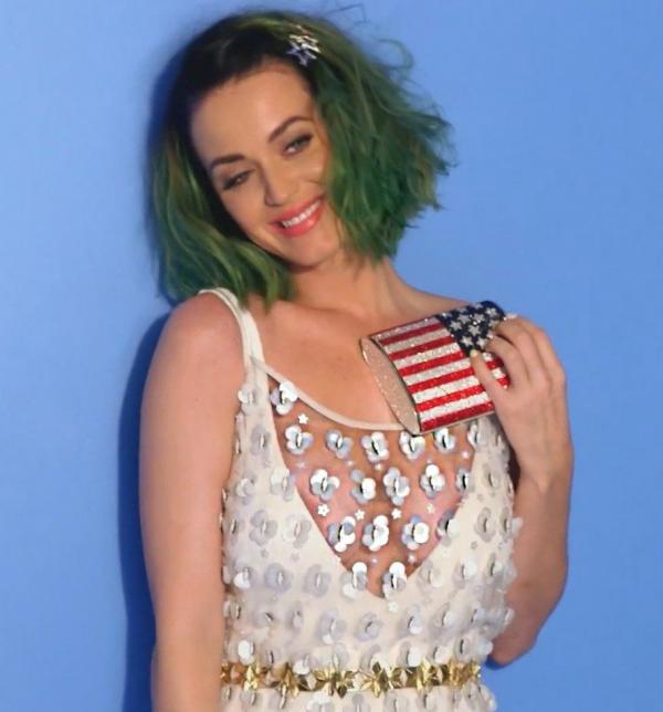 Katy Perry Göğüsler Ve Meme Uçları Fotoğrafları 5