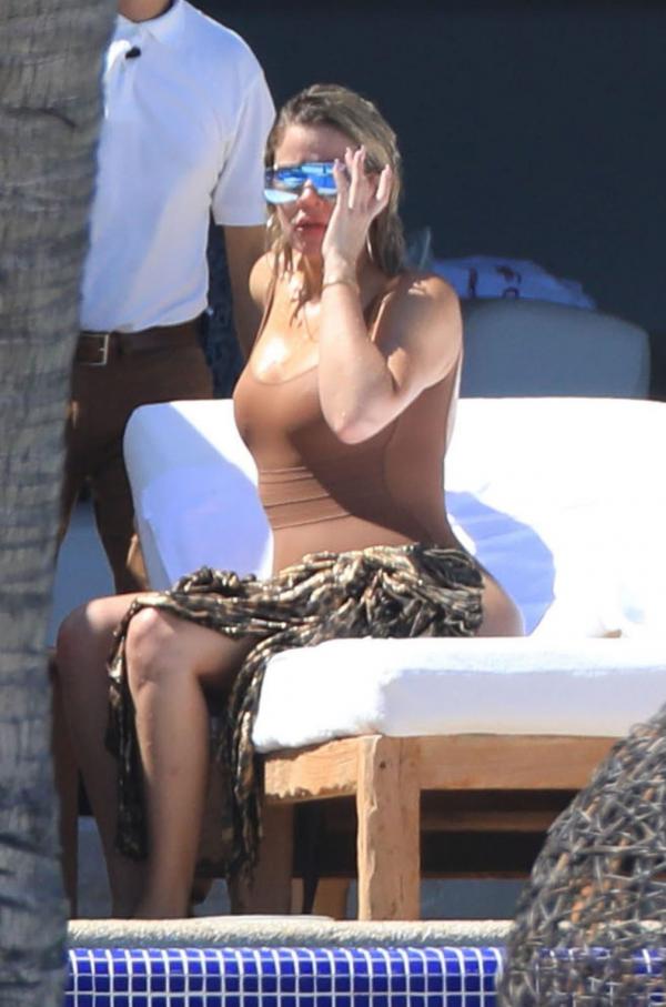 Foto sexy di Khloe Kardashian Kendall Jenner 112