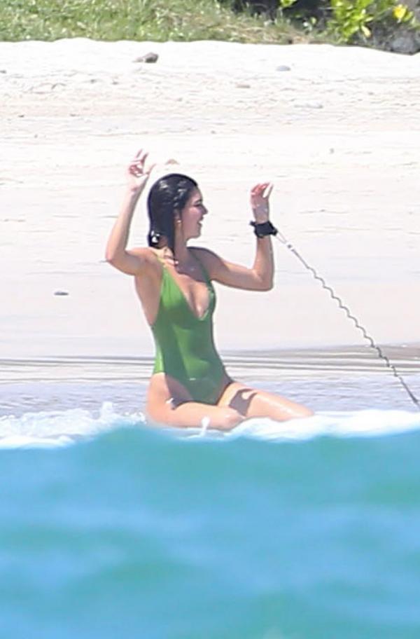 Khloe Kardashian Kendall Jenner Sexy Photos 34