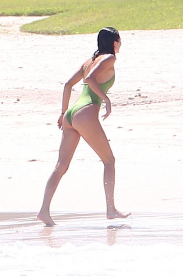 Khloe Kardashian Kendall Jenner Sexy Photos 70