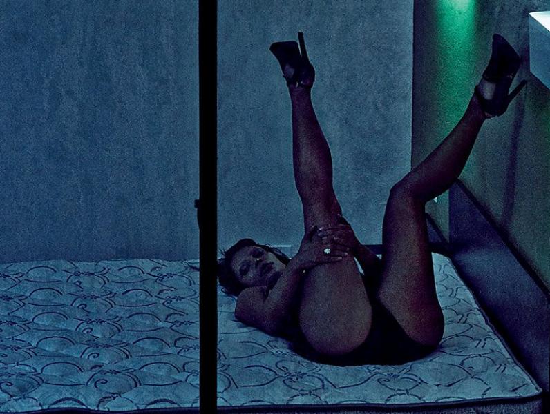 Ким Кардашьян голая киска сиськи попой фото 13