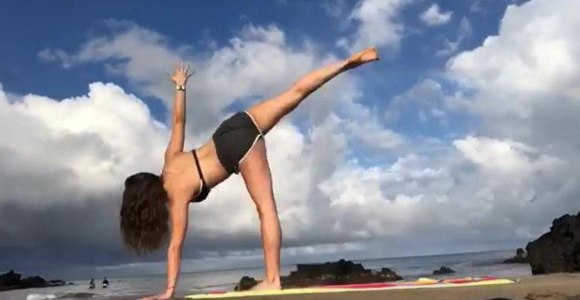คิระ โกศริน ทำ Sexy Yoga Pics 29