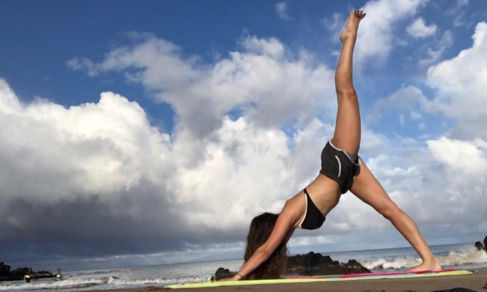 Kira Kosarin có những bức ảnh yoga gợi cảm 4