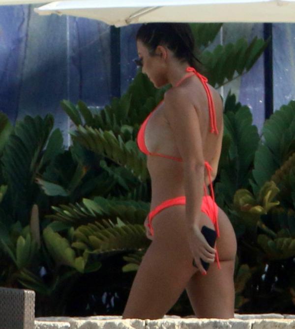 Kourtney Kardashian ภาพถ่ายเซ็กซี่ 12 2