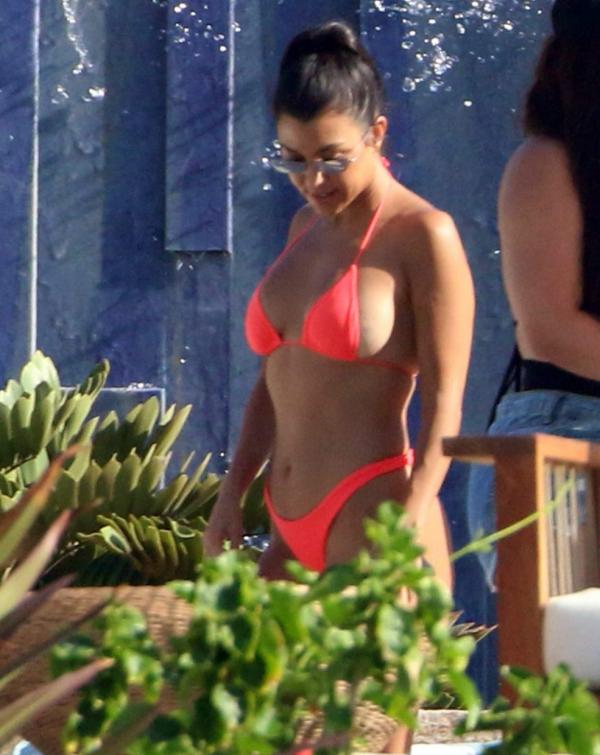 Kourtney Kardashian Sexy Fotos 17 1