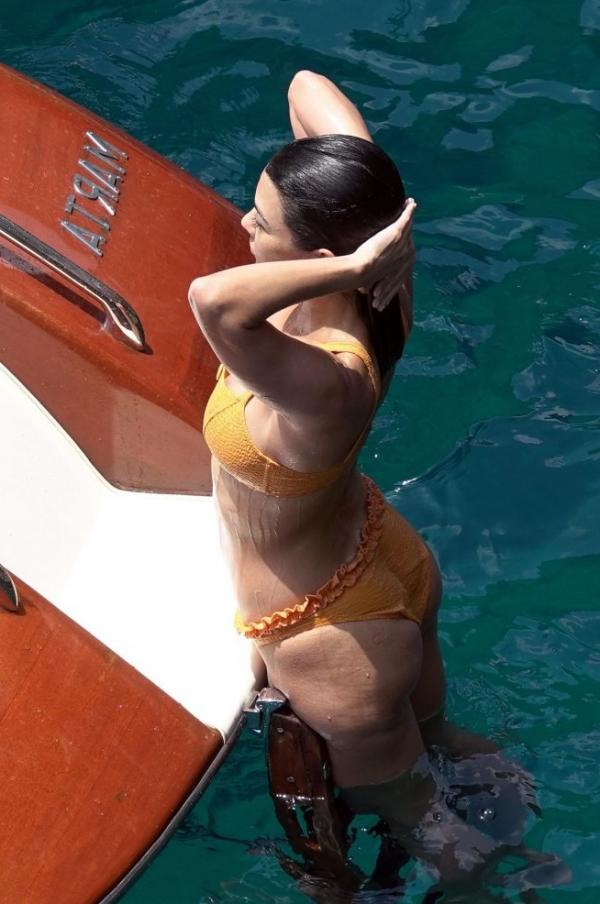 Kourtney Kardashiani seksikad fotod 9