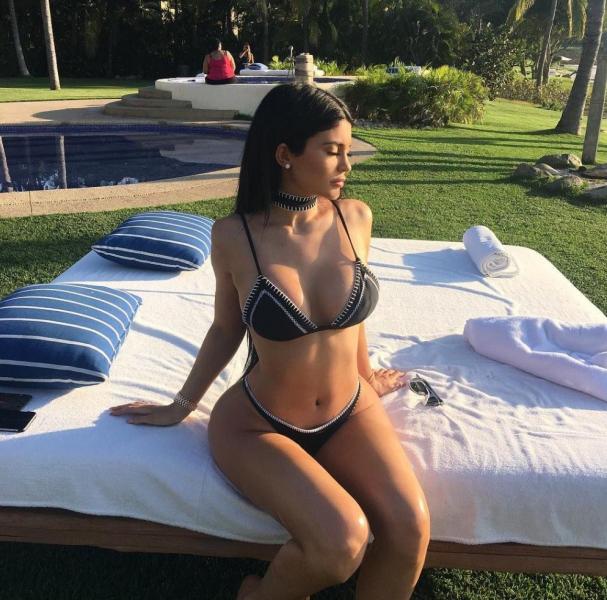 Kylie Jenner seksowne zdjęcia 2 1