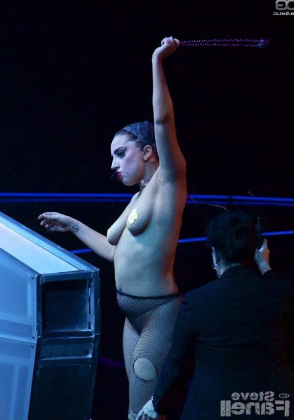 Lady Gaga alasti kiisu tissid ja perse fotod 8