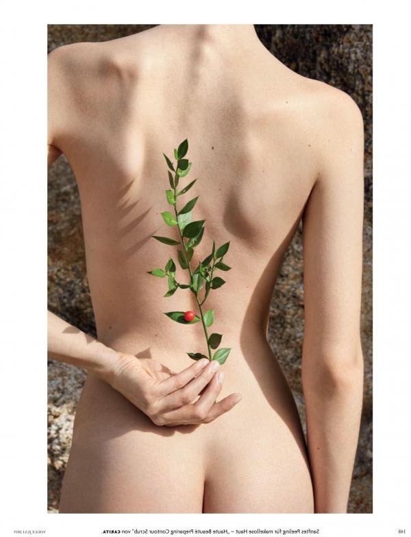 Larissa Hofmann Nude Photos 1
