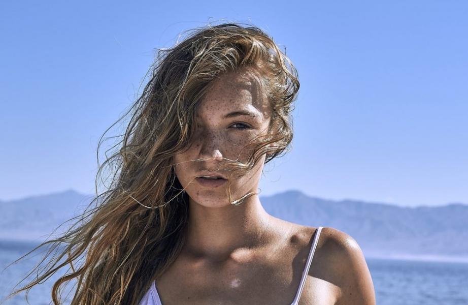 Lauren Hurlbut Sexy Topless Zdjęcia 8