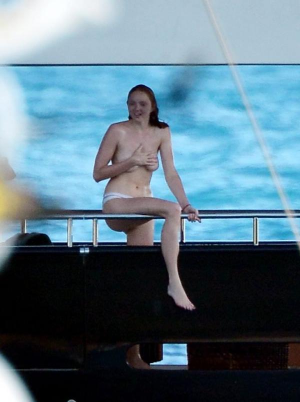 Lily Cole Seksi