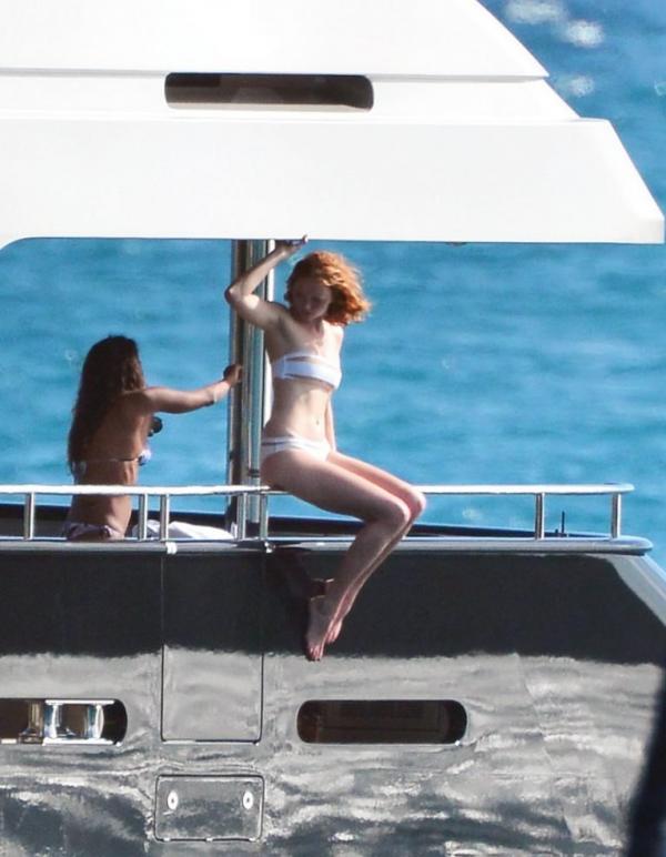 Foto Topless Lily Cole 24