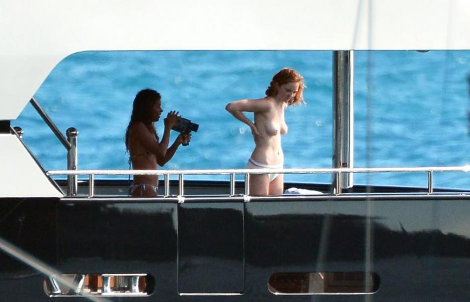 Foto Topless Lily Cole 26