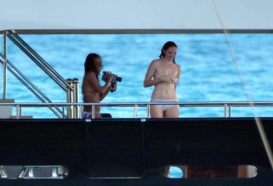 Foto Topless Lily Cole 28