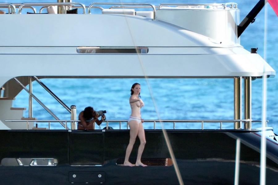 Foto Topless Lily Cole 33