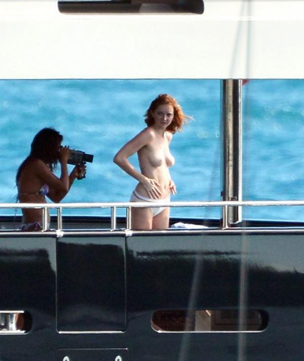 Foto Topless Lily Cole 8