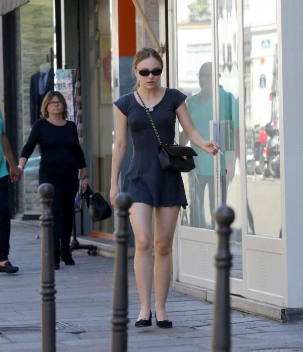 Lily Rose Depp Sexy Foto's 23