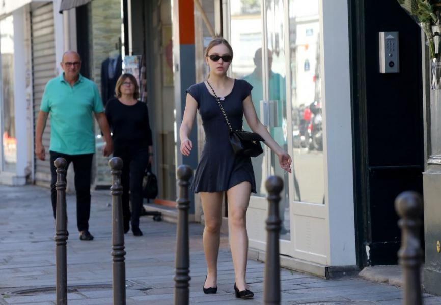 Lily Rose Depp Sexy Foto's 24