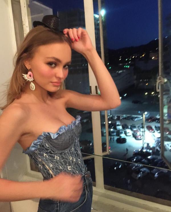 Lily Rose Depp Sexy Topless Photos 25