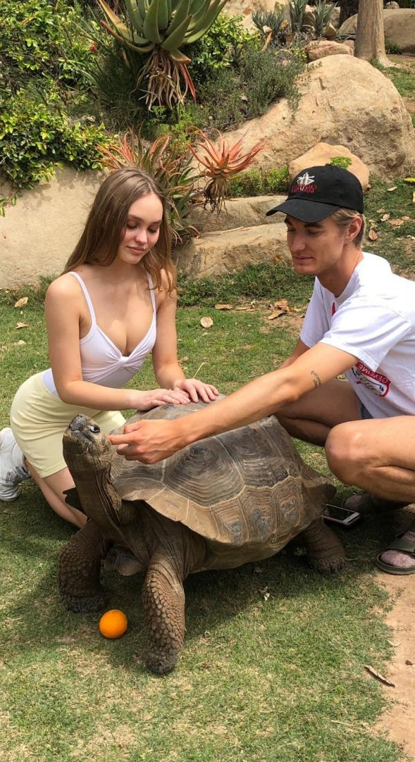 Lily Rose Depp Seksikad topless fotod 50