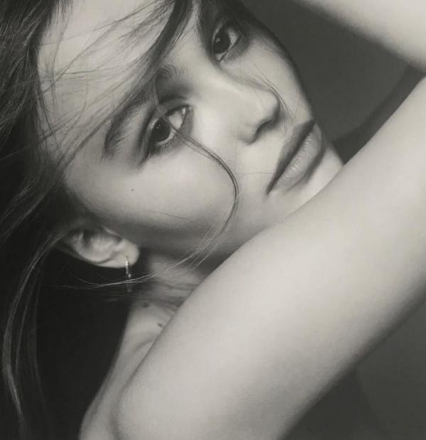Fotos de Lily Rose Depp sexy en topless 6