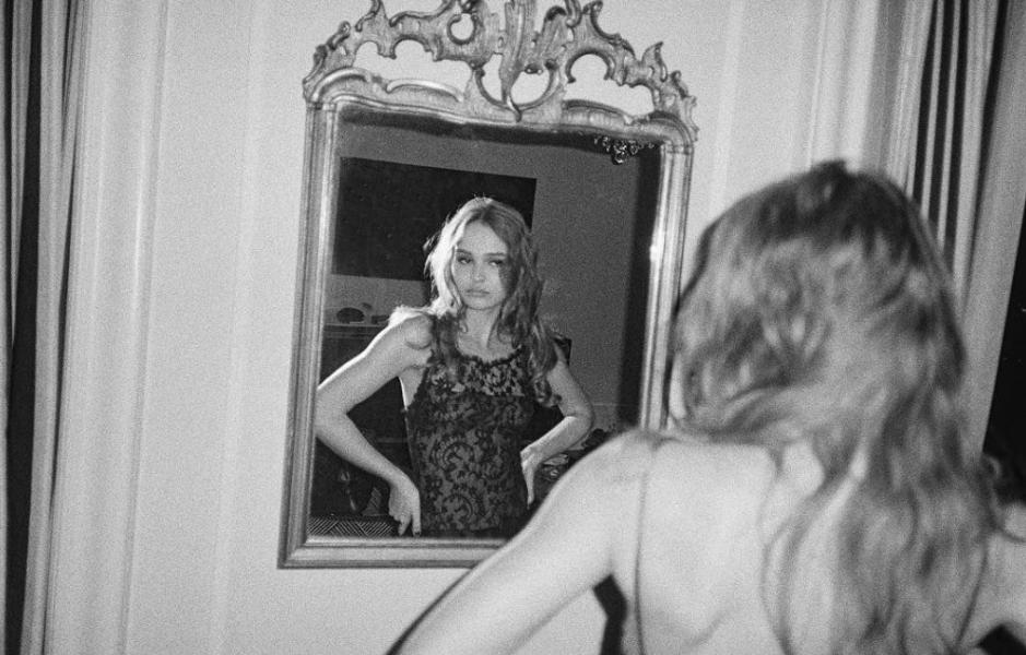 Lily Rose Depp Sexy Topless Photos 9