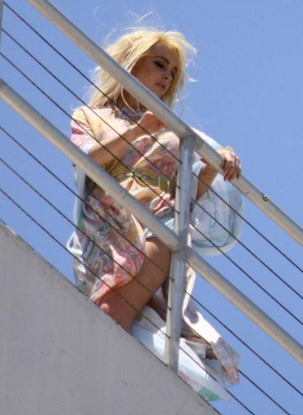 Foto di Lindsay Lohan sotto la gonna 4