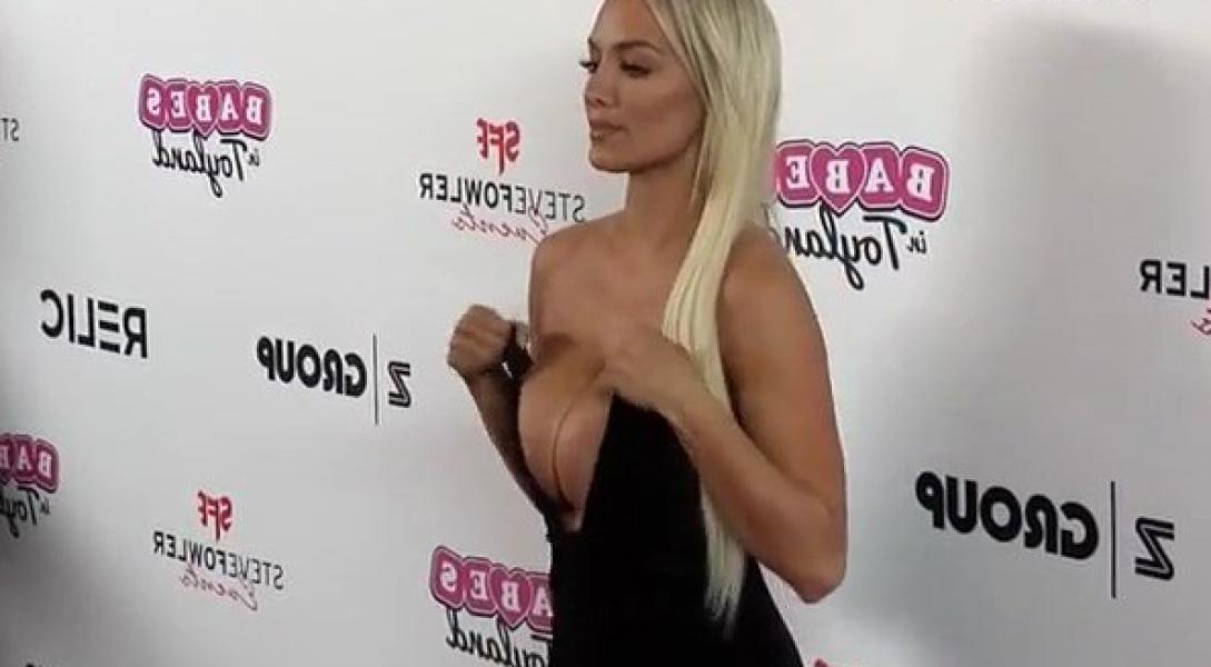 Lindsey Pelas Shows Off Her Huge Boobs For All Photos 40