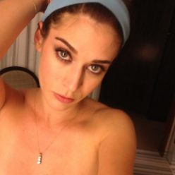 Lizzy caplan leaked nude