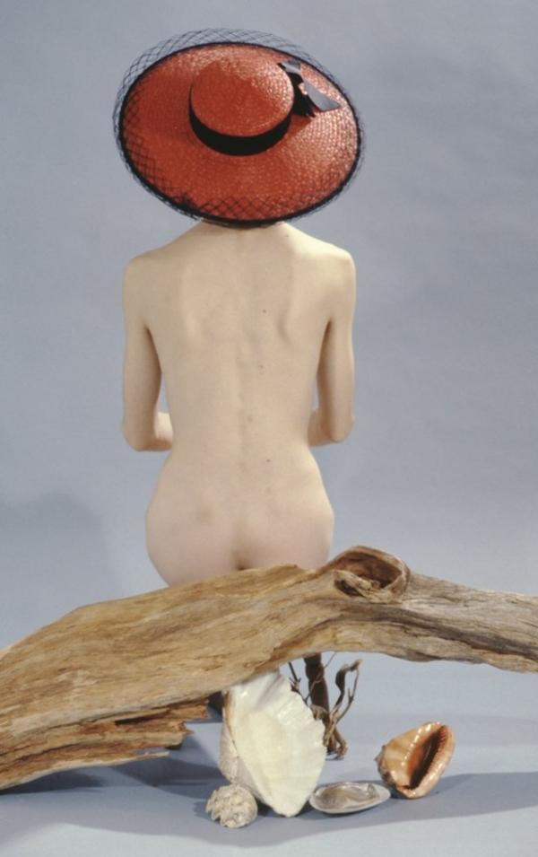 マドンナ・ヤングの裸の写真 15