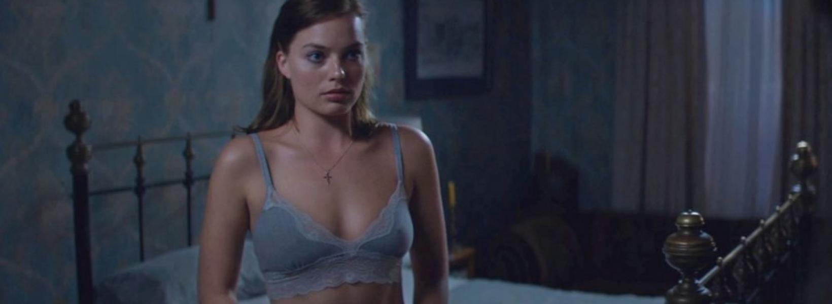 Margot Robbie Nude and Sexy 28