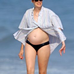 Agyness Deyn is Spotted in a Bikini on the Beach in The Hamptons 25 Photos
