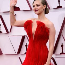 Amanda Seyfried Flaunts Her Tits on the Red Carpet of The 93rd Academy Awards 52 Photos