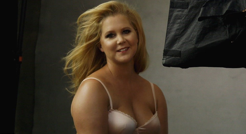 Amy Schumer Topless (3 Photos)
