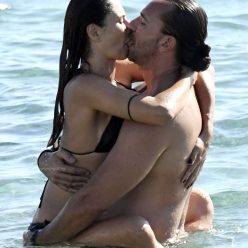 Anna Safroncik is Seen During Torrid Passion with her Boyfriend on the Beach in Mykonos 1