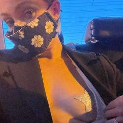 AnnaSophia Robb Shows Her Tit in a Car 1 Photo