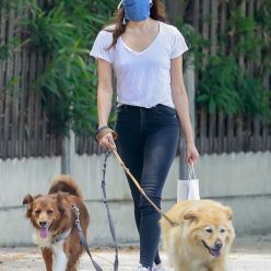 Aubrey Plaza Takes Her Dogs to the Pet Store 27 Photos