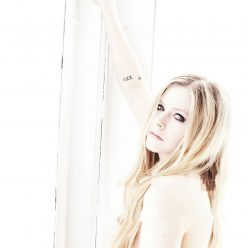 Avril Lavigne Nude 038 Sexy 7 Photos