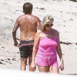 Beach is Still Open For Rod Stewart and the Family 17 Photos