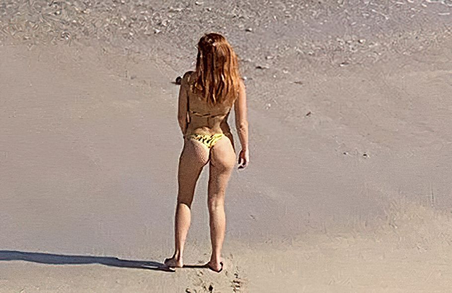Bella Thorne Is Seen on the Beach in Cabo San Lucas (4 Photos)