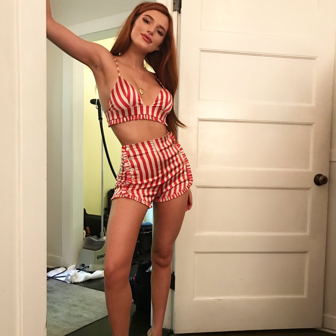 Bella Thorne Shows Off Her Shape’ (2 Pics)