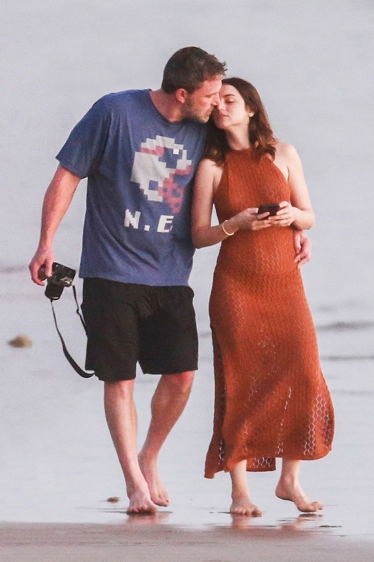 Ben Affleck & Ana De Armas Enjoy a PDA Moment During Romantic Beach Stroll in Costa Rica (43 Photos)