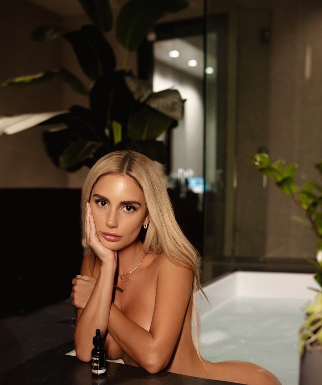 Bianca Ghezzi Nude & Sexy (21 Photos)