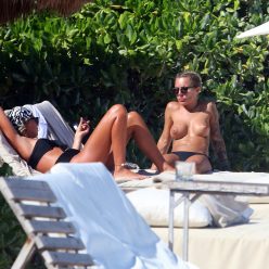 Blanka Lipinska Shows Off Her Nude Tits Enjoying the Beach Day in Mexico 62 Photos