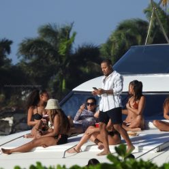 Bow Wow Double Fisting While on a Yacht Full of Sexy Girls 83 Photos