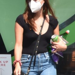 Braless Aubrey Plaza Stops at a Gas Station for Snacks 28 Photos