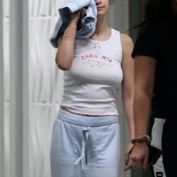 Braless Selena Gomez Visit to the Doctor8217s Office in Los Angeles 11 Photos